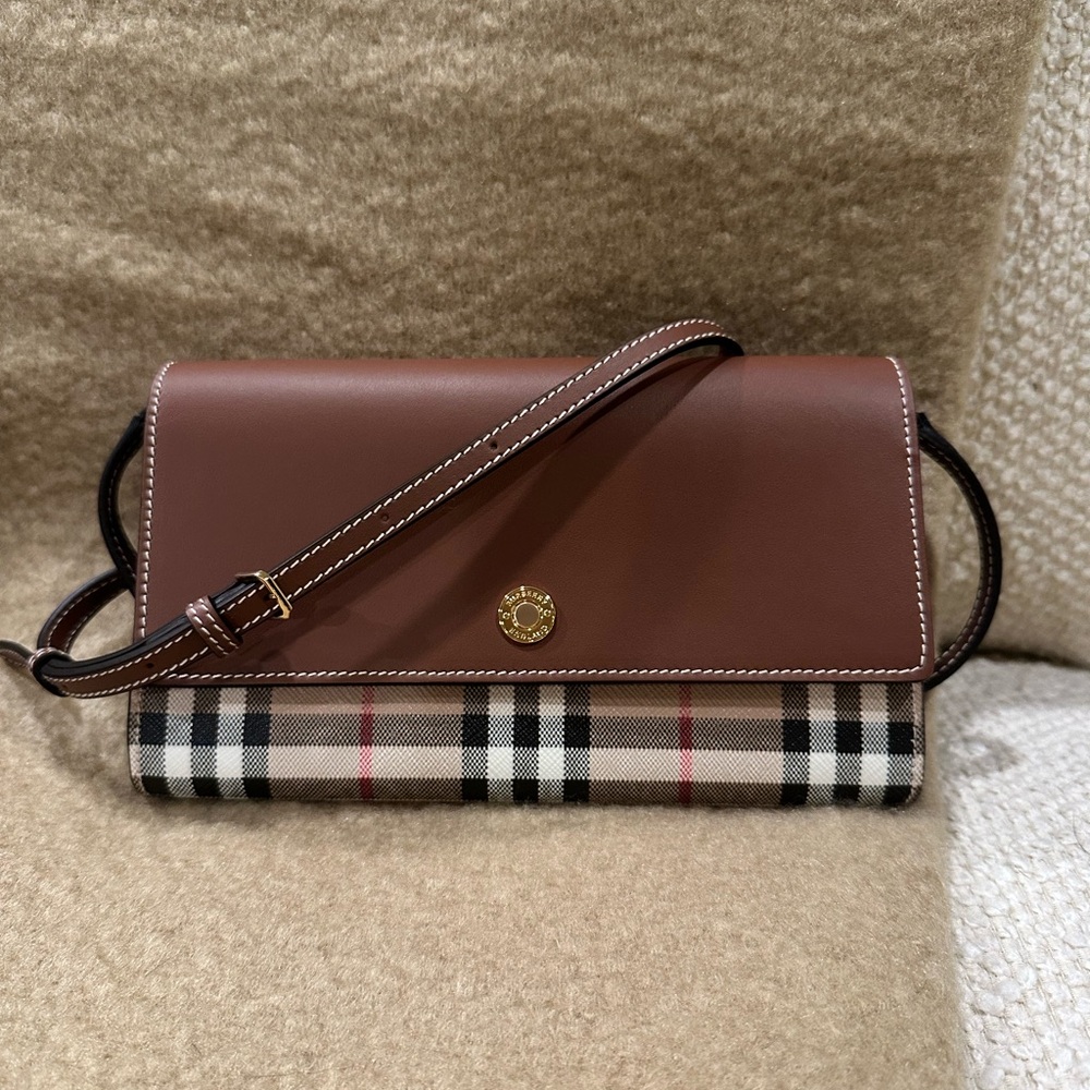 Burberry Wallet/Crossbody with detachable strap